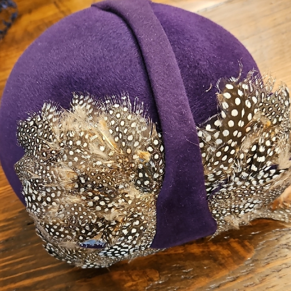 A RARE FIND  VINTAGE JACK MCONNELL GALLY HO  PURPLE FEATHERED HAT